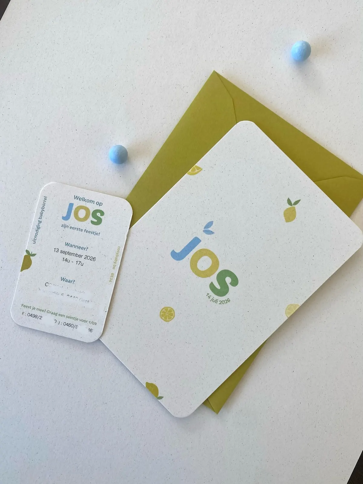 Geboortekaartje voor Jos met citroenillustraties en bijhorend uitnodigingskaartje voor de babyborrel, met groene enveloppe
